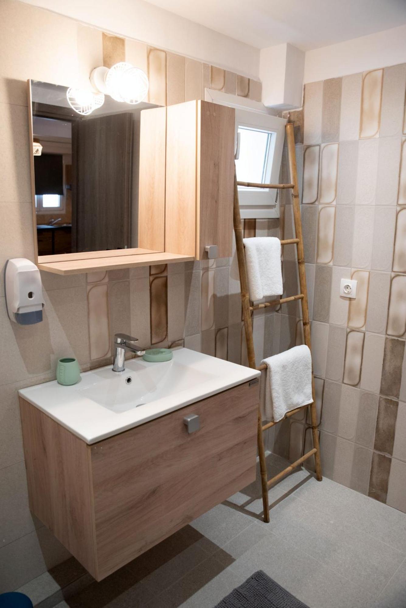 Niki Athens Suites - Urban Apartment In Athens Center Экстерьер фото